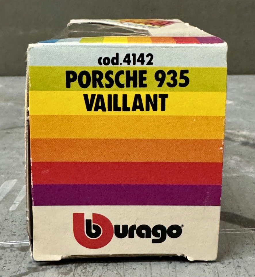Coche de carreras Burago Porsche 935 Vaillant verde fundido a presión turbo de colección en caja Foto 2 de 4
