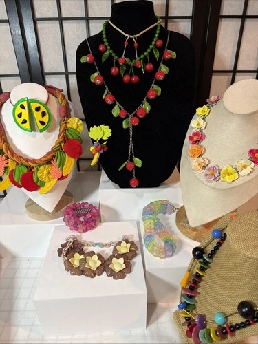 Vintage 12 Pc Lot Of Fun Jewelry Plastic Wood Metal Bakelite? Untested