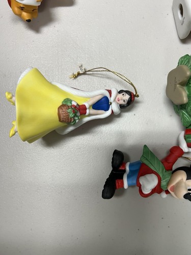 Grolier Disney Christmas Porcelain Ornament Lot 5 Winnie The Pooh, Dopey, Snow - Picture 9 of 24