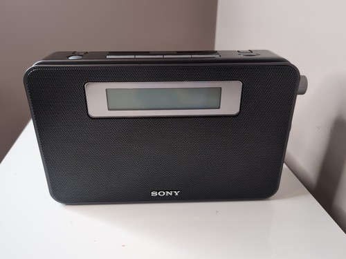 Sony XDR-S20 DAB/FM Digital Radio / Battery Powered Black Digital Display - Picture 2 of 17