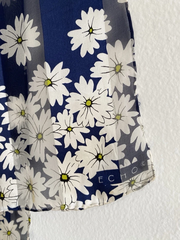 Cachecol feminino ECHO listrado com padrão floral de seda 56"/10" muito bom estado usado - Imagem 2 de 3