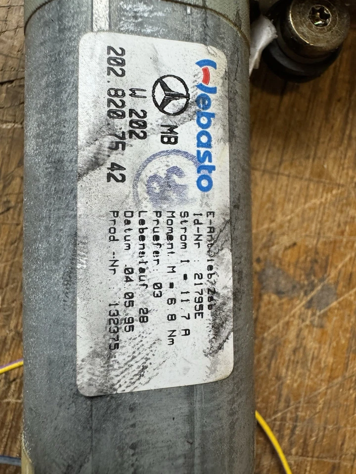 梅赛德斯-奔驰 W202 C280 C36 C230 天窗电机 2028204710 WEBASTO — 第 4/4 张图片