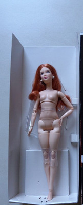 Barbie Made to Move Barbie Basics Model 4 JBH74 Mattel *NEU*