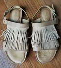 Adam Tucker By Me Too Size 6 Womens Tan Fringe Flat Suede Slingback Sandal Shoes — photo 3