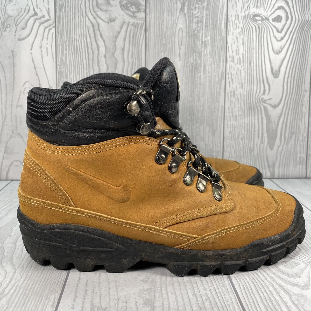 Nike Air ACG Women s Hiking Athletic Boots 950305 Size 8 Leather Suede Support
