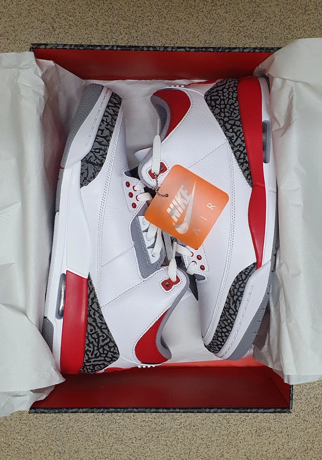 Air Jordan 3 retrò rosso fuoco UK 10.5 US 11.5 B.N.I.B