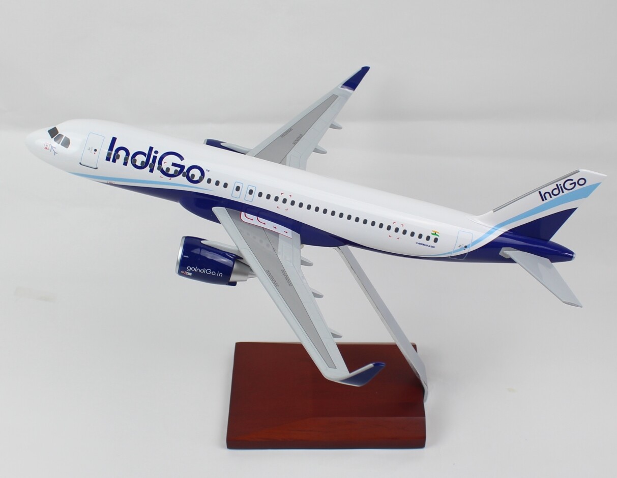 激レア エアアジアジャパン A320 台座木製 1/100 エアバス 【返品?交換