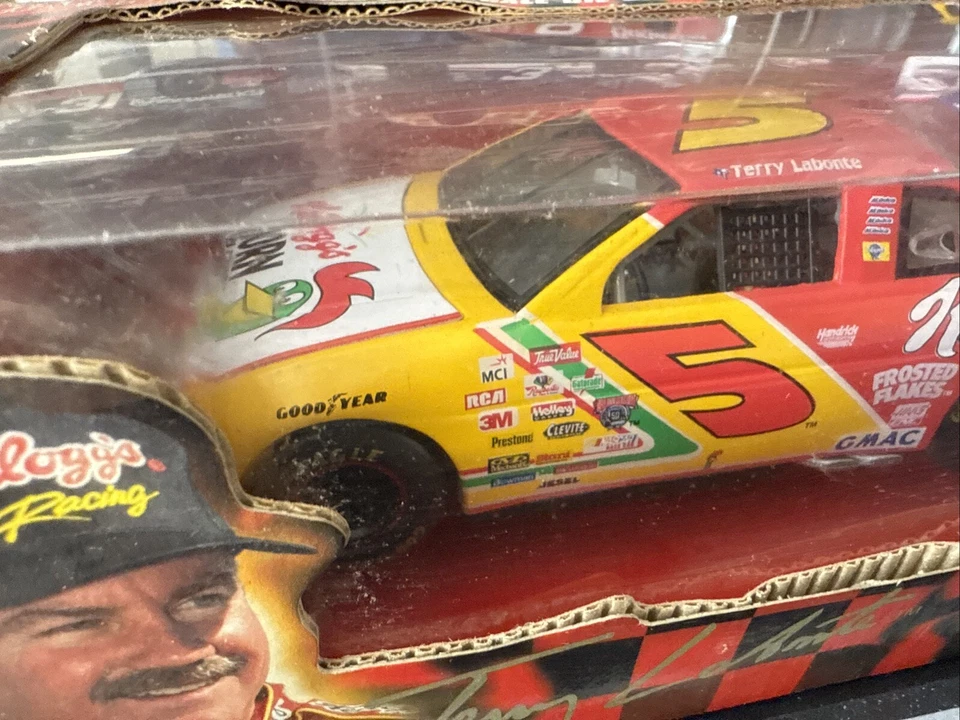 NASCAR Terry Labonte #5 Kellogg's réplica de carro fundido escala 1:24 com caixa - Imagem 4 de 4