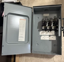 Disconnect Square D D324RB 200 Amp , 240V AC, 3 P