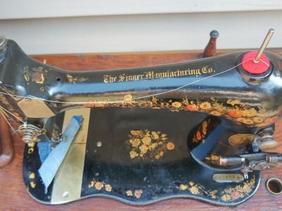Beautiful Antique Singer VS2 Fiddle Base Sewing Machine -Roses