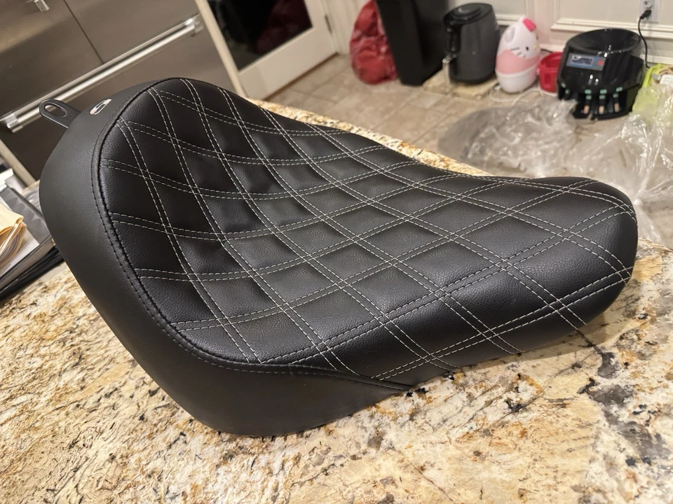 Saddlemen - 818-27-002LS - Asiento individual Renegade LS, negro Fatboy 2019/18 Foto 4 de 4