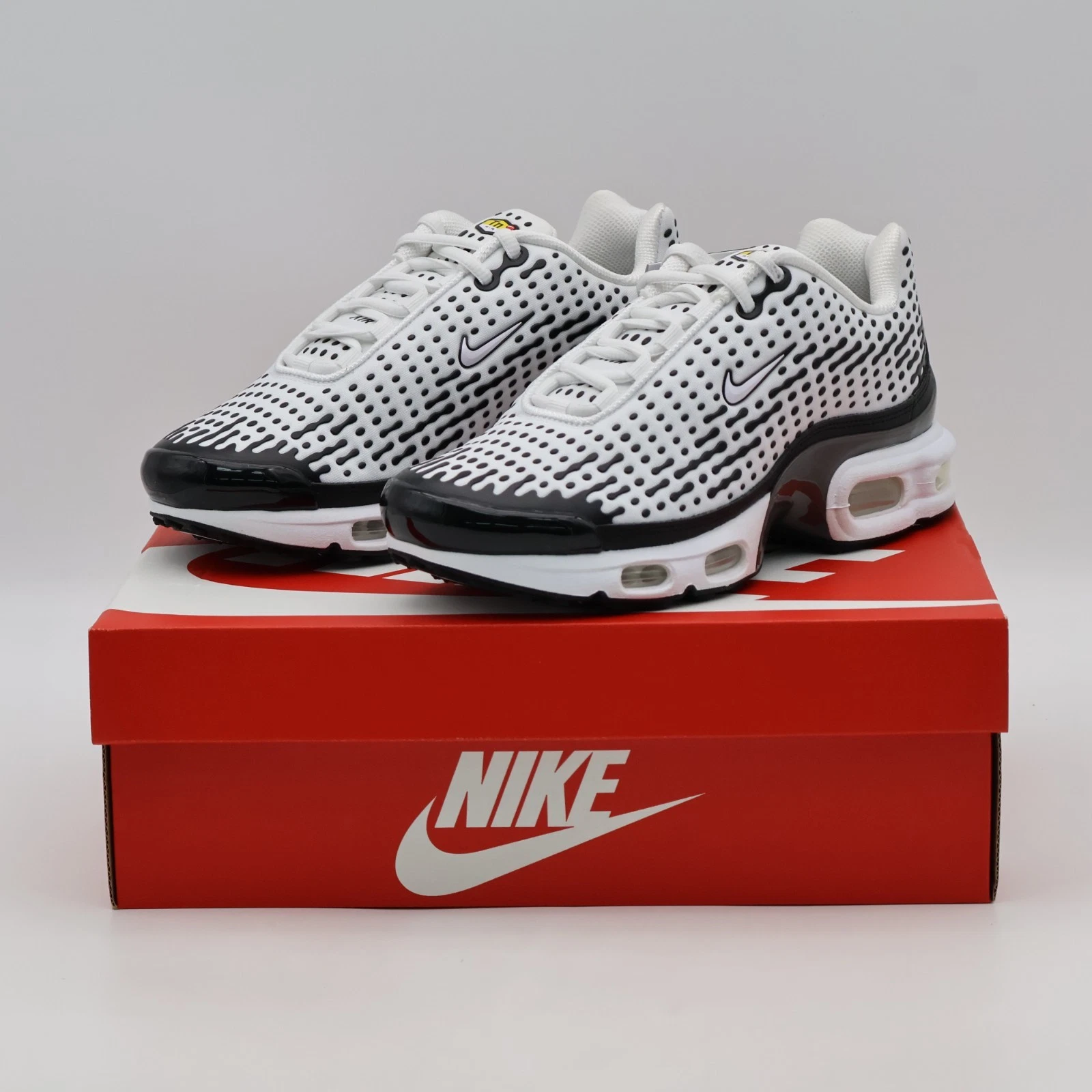 HQ2197-100 Nike Air Max Plus 7 White Black (Men's)
Opens in a new window or tab