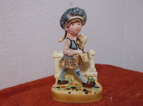 VINTAGE HOLLY HOBBIE FIGURINE.AMERICAN GREETING GIRL w/ FENCE ..released....1971 - Picture 1 of 6