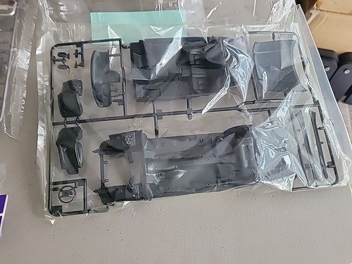 Tamiya 1:24 No.96 Toyota Celsior Infiniti Q45 - Picture 12 of 18