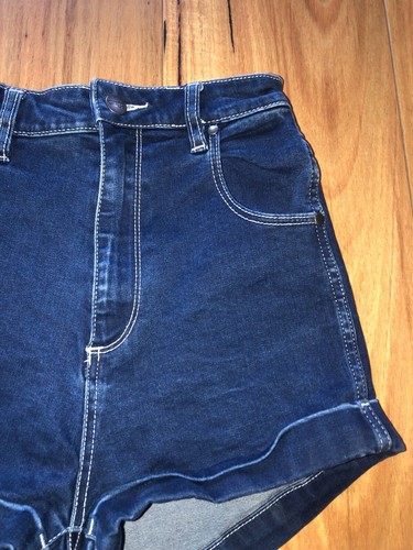 Wrangler - High waisted Pin up stretch denim shorts sz 8- fantastic condition - Picture 2 of 6