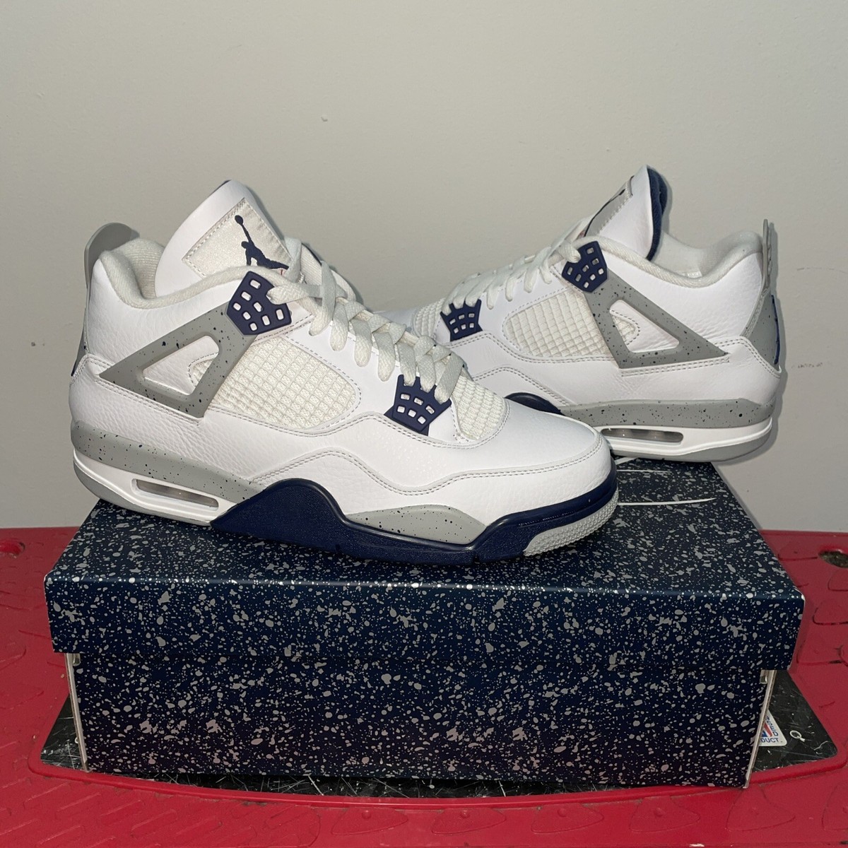 NEW Nike Air Jordan 4 Retro Mid Midnight Navy size 10 DH6927 NEW Nike Air Jordan 4 Retro Mid Midnight Navy size 10 DH6927