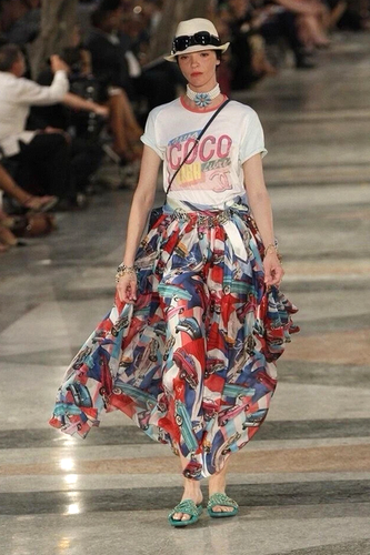 CHANEL VIVA COCO CUBA LIBRE TEE SHIRT, SIZE MEDIUM, COLOR BLUE MULTI - Picture 4 of 11