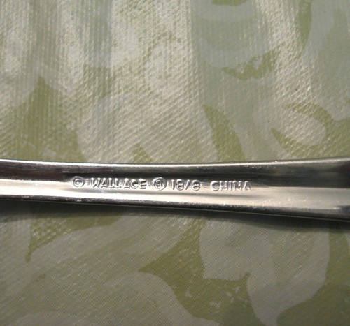 Lot of 12 Wallace 18/8 Stainless St Regis Gold Dinner Knives & Soup Spoons - Picture 3 of 3