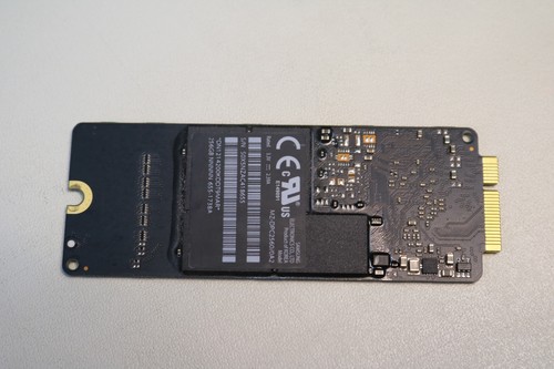 Apple MacBook Pro 256 GB SSD disco rigido flash a stato solido 655-1738B - Foto 1 di 2