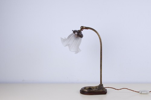 Lampada da tavolo vintage in ottone e paralume a fiore in vetro sabbiato anni 30 - Imagen 5 de 11