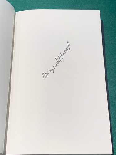 Burning Questions Essays & Occasional Pieces Margaret Atwood SIGNED 1st/1st HC - Imagen 3 de 13