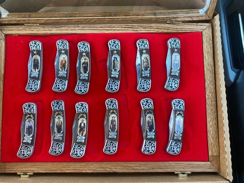 FRANKLIN MINT 12 WESTERN - COLLECTOR KNIFES With Case.