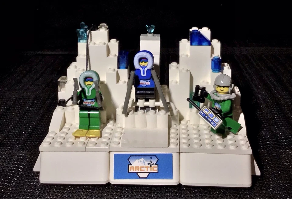 SALE! Minifigures Feature- “Twin Peaks: Arctic Assent” -{VTG Retired 90’s LEGO} - Image 4 of 4