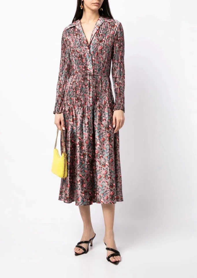 ***NUEVO SIN ETIQUETAS*** Ventas al por menor $1300 - Vestido camisero plisado Vince Berry Blooms talla mediana Foto 2 de 4