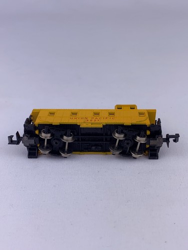MRC # 7084 Union Pacific 3821 Caboose N Scale Case - Picture 6 of 9
