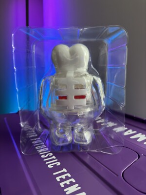 💀 Brand New Supreme x Bounty Hunter Skull Kun Figurine 💀 Brand New Supreme x Bounty Hunter Skull Kun Figurine