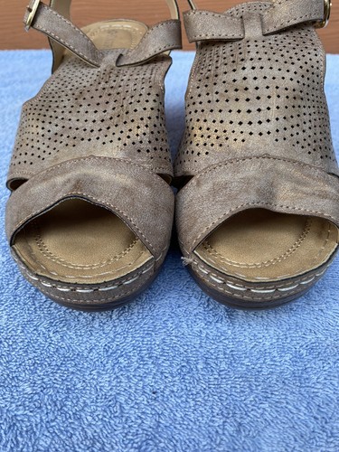 Patrizia by Spring Step Ankle Strap Open Toe Women's Sandals Size 7/38 Gold - Picture 4 of 12