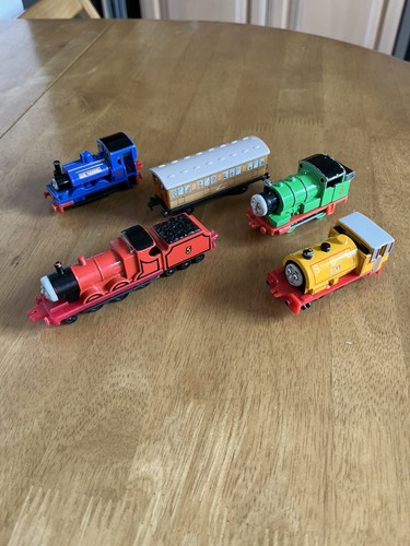 Motori ERTL Thomas & Friends x 5 Percy Sir Handel Bill James Annie pressofusi - Foto 3 di 9