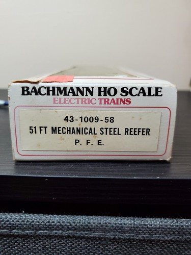 BACHMANN Ho Scale Electric Train 51 Ft P.F.E Mechanical Steel Reefer 43-1009-58 - Picture 4 of 5