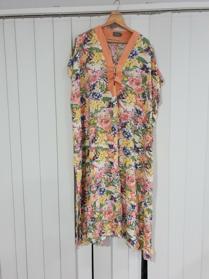 Indikah Boho Kaftan Style Dress. Beach. Resort. Floral. Peach. Sz M / L (12-16)