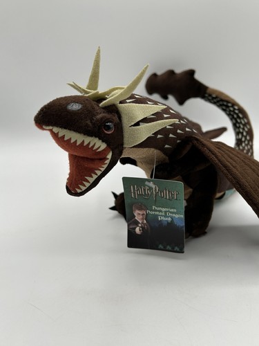 Juguete de peluche Harry Potter dragón cola de cuerno húngaro NECA en línea - Warner Bros. - Imagen 9 de 18