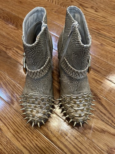Liliana Beige And Gold Reptile Booties  - Bild 5 von 16