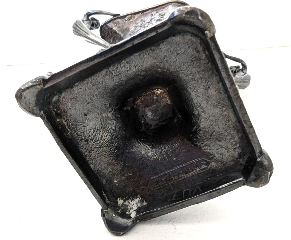 Art Nouveau Silverplate Trophy Loving Cup Vaso Figural Feminino 7,5" de Altura Assinado - Imagem 3 de 4