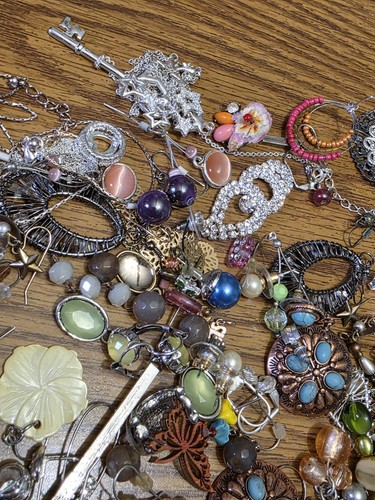 Jewelry Crafting Junk Jewelry Beads Earrings Small Fun Sparkly Lot - Picture 9 of 10