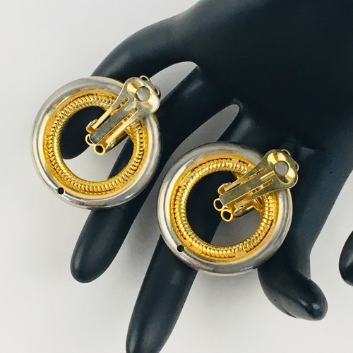 Clip On Earrings Round Gold Tone Domed Hoop Textured Ribbed Center Vintage - Picture 3 of 6