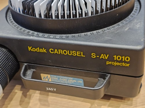 Kodak Carousel S-AV 1010 Slide Projector with Meridian 70-120mm F3.5 and Tray - Picture 3 of 9