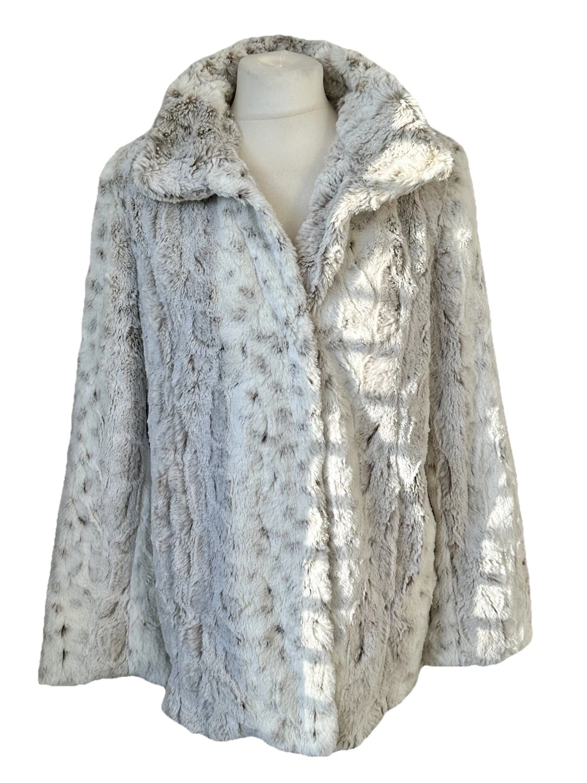 Centigrade Women’s Snow Leopard Faux Fur Jacket Size SMALL New without Tags