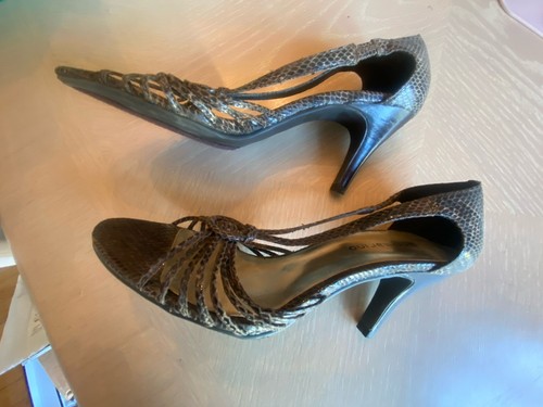Ann Marino Faux Schlangenhaut Riemchen Absatz Stilettos Schuhe taupe braun Größe 6,5 M - Bild 2 von 4