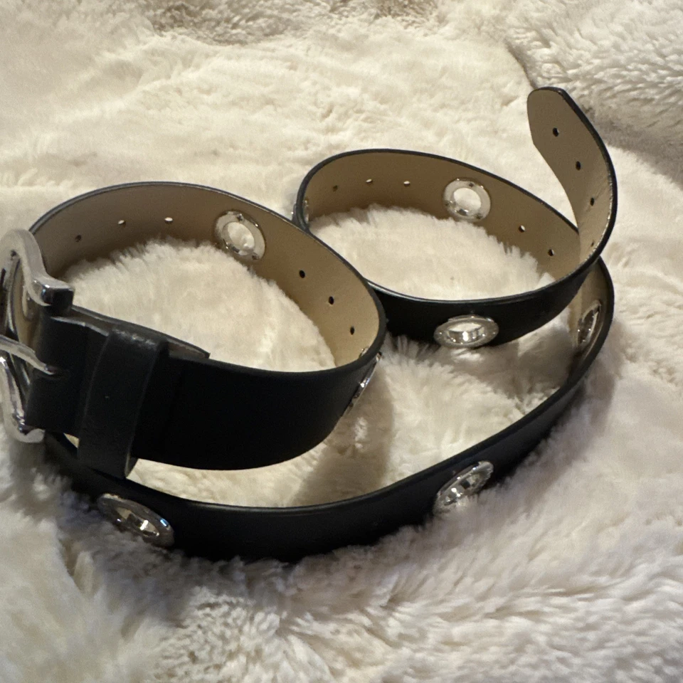 STEVE MADDEN 1.25" Black Vegan Leather Belt With Silvertone Open Round Hardware - Image 4 of 4