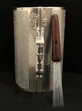 GUIRA PROFESIONAL DOMINICANA 24”X 12” NUEVA CON SU GANCHO INCLUIDO