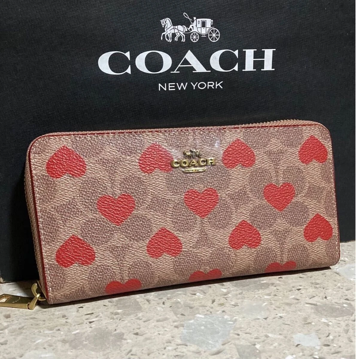 Coach accordion best sale zip wallet outlet