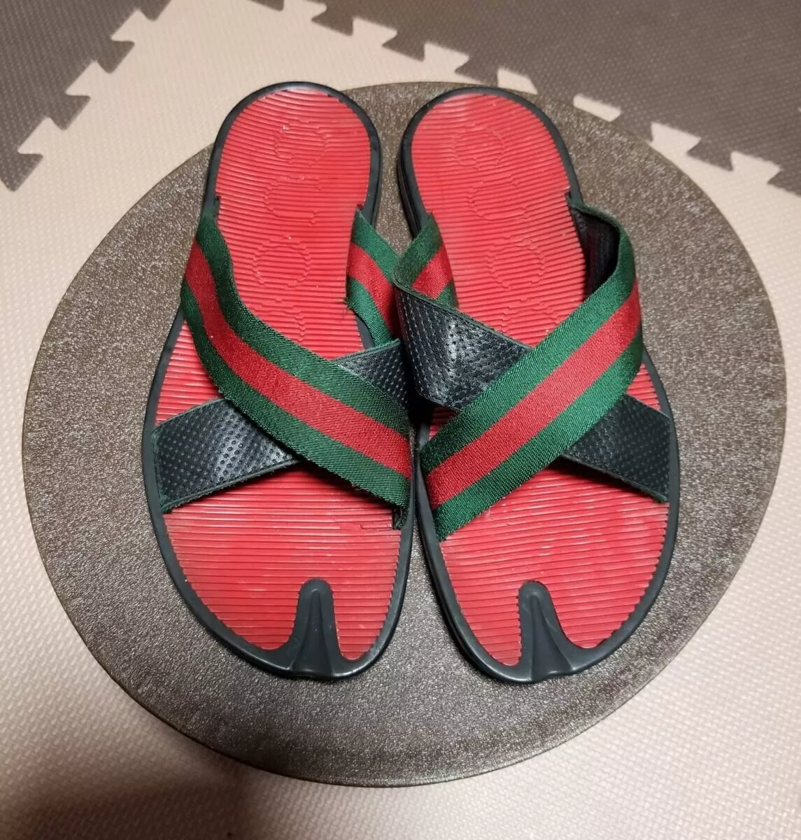 Authentique sandales GUCCI Sherry Line logo homme taille US 9 rouge noir caoutchouc