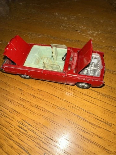 Corgi #246 Chrysler Imperial Convertible; Red Paint 1965-7 UK Needs Windshield