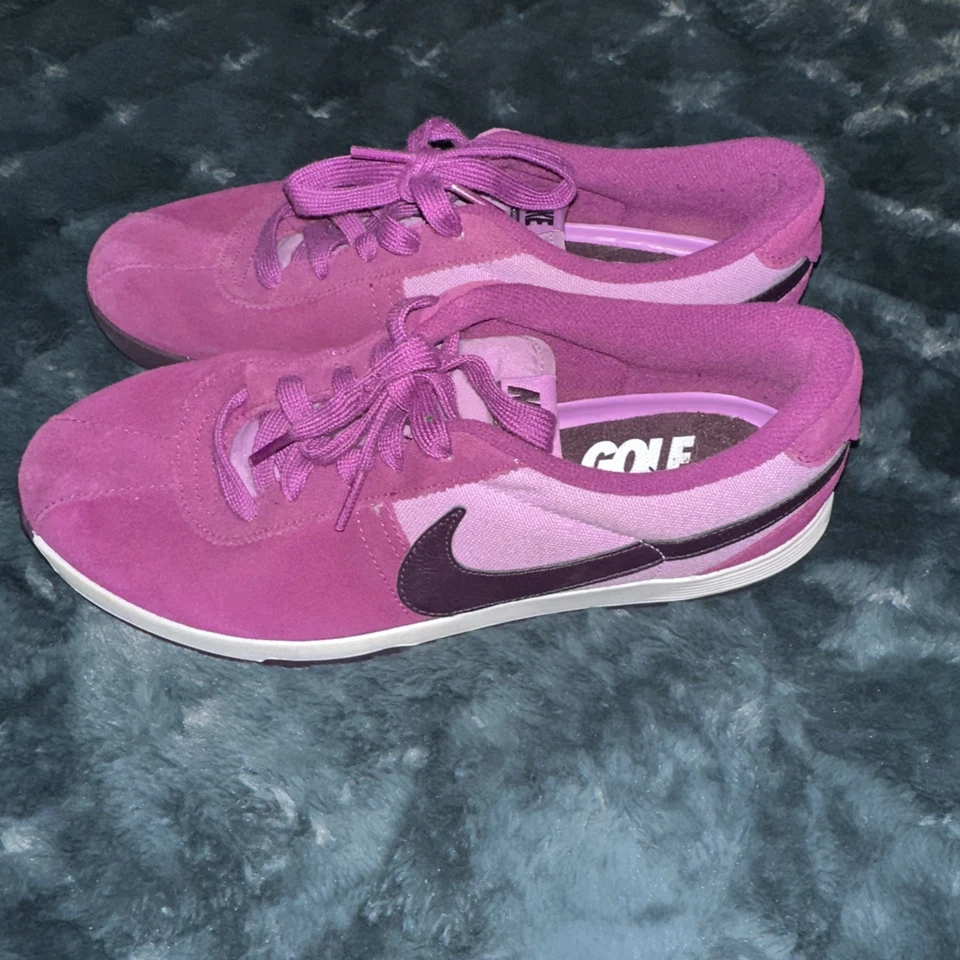 Женские замшевые туфли для гольфа Nike без шипов фиолетово-черные размер 8 - Изображение 4 из 4