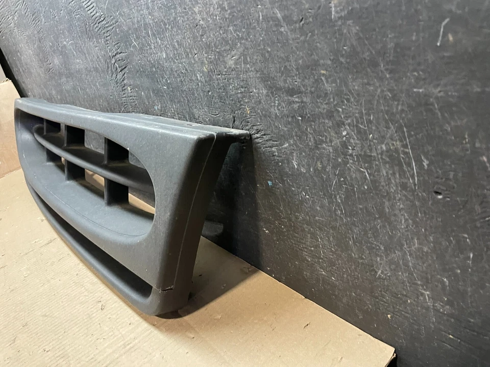 Parrilla delantera Ford Econoline 1997 a 2002 i7566 PS Foto 2 de 4