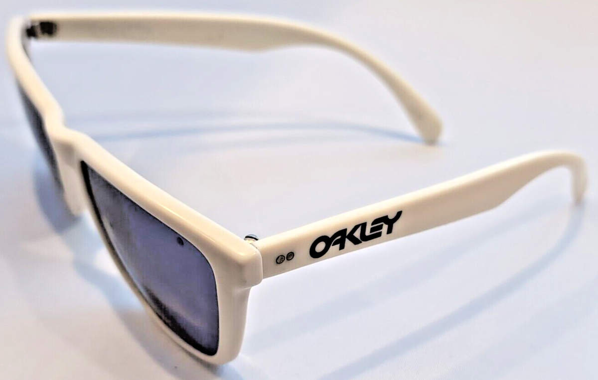 Oakley Frogskins Vintage Matte White w/ Grey Lens Japan Mint | eBay